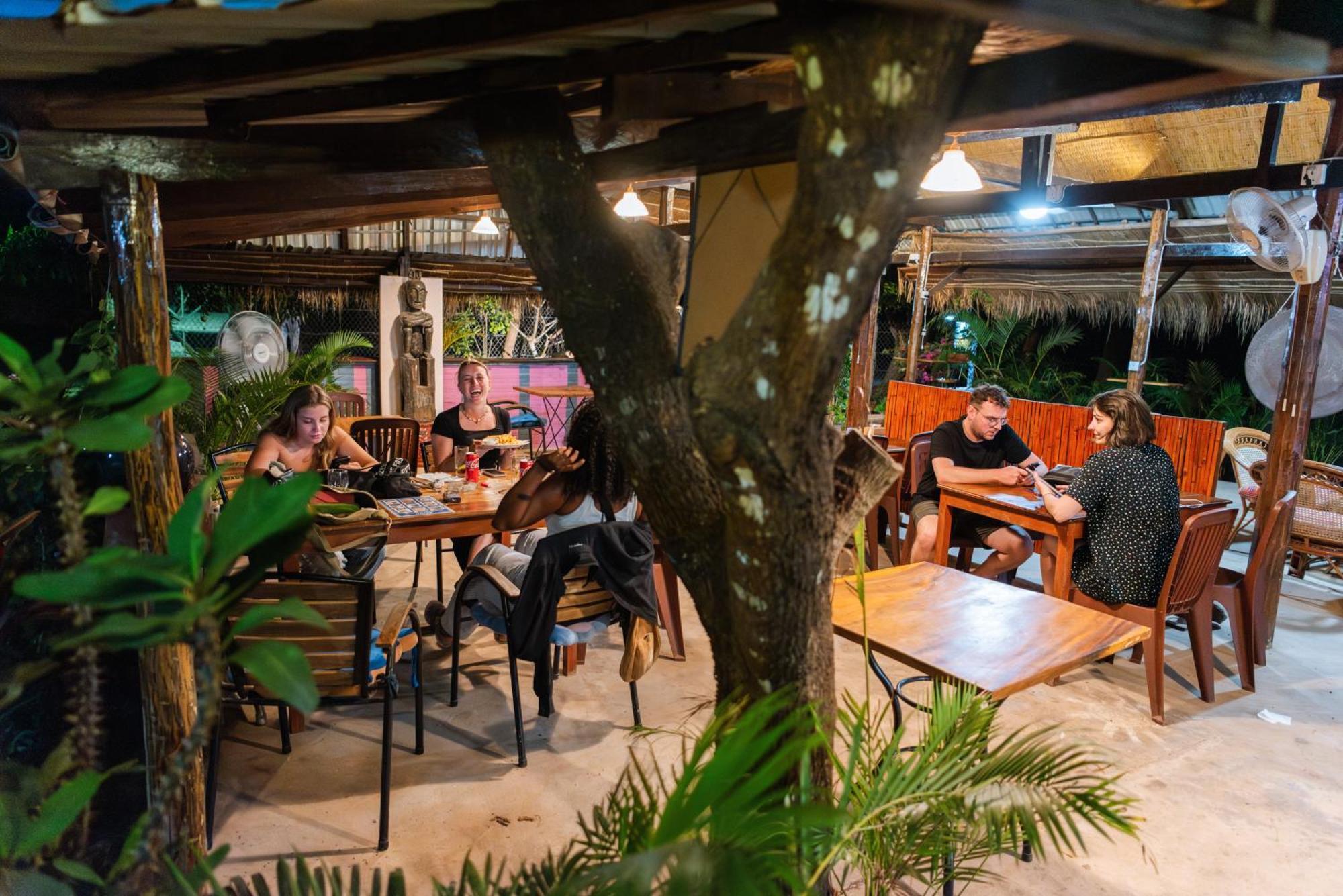 Hotel Le Soleil Kep Esterno foto