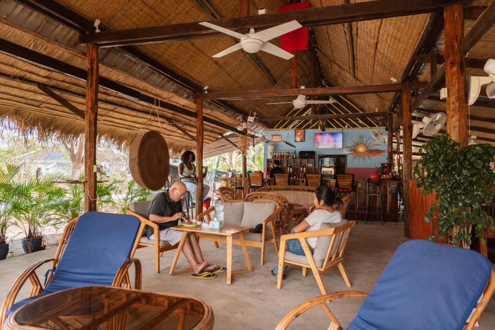 Hotel Le Soleil Kep Esterno foto